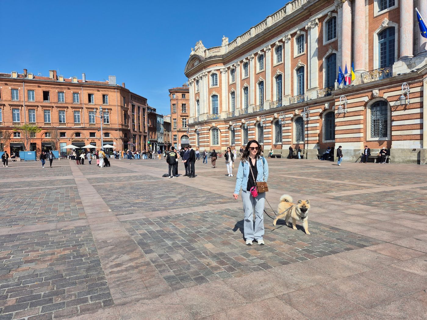 Erine et Aslan place du Capitole